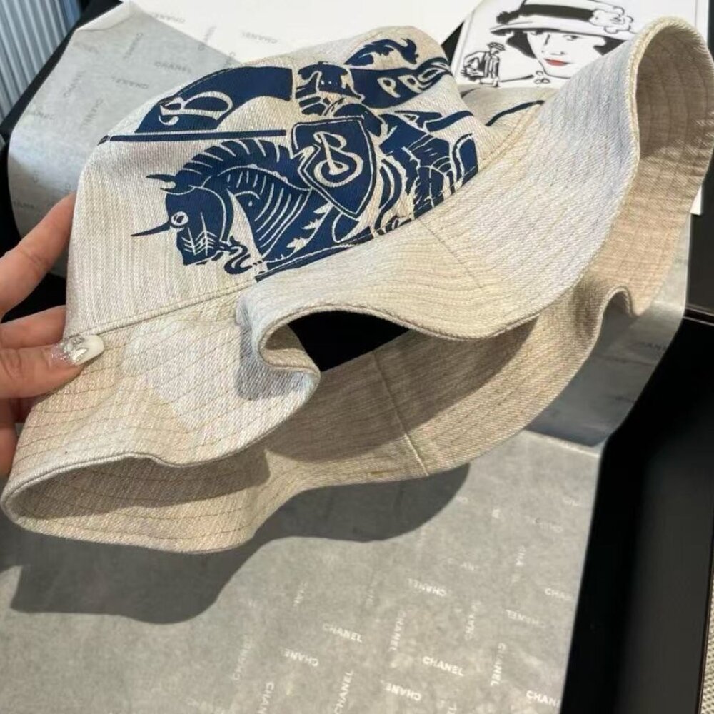 Burberry bucket hat women visor hats - Picture 3 of 4